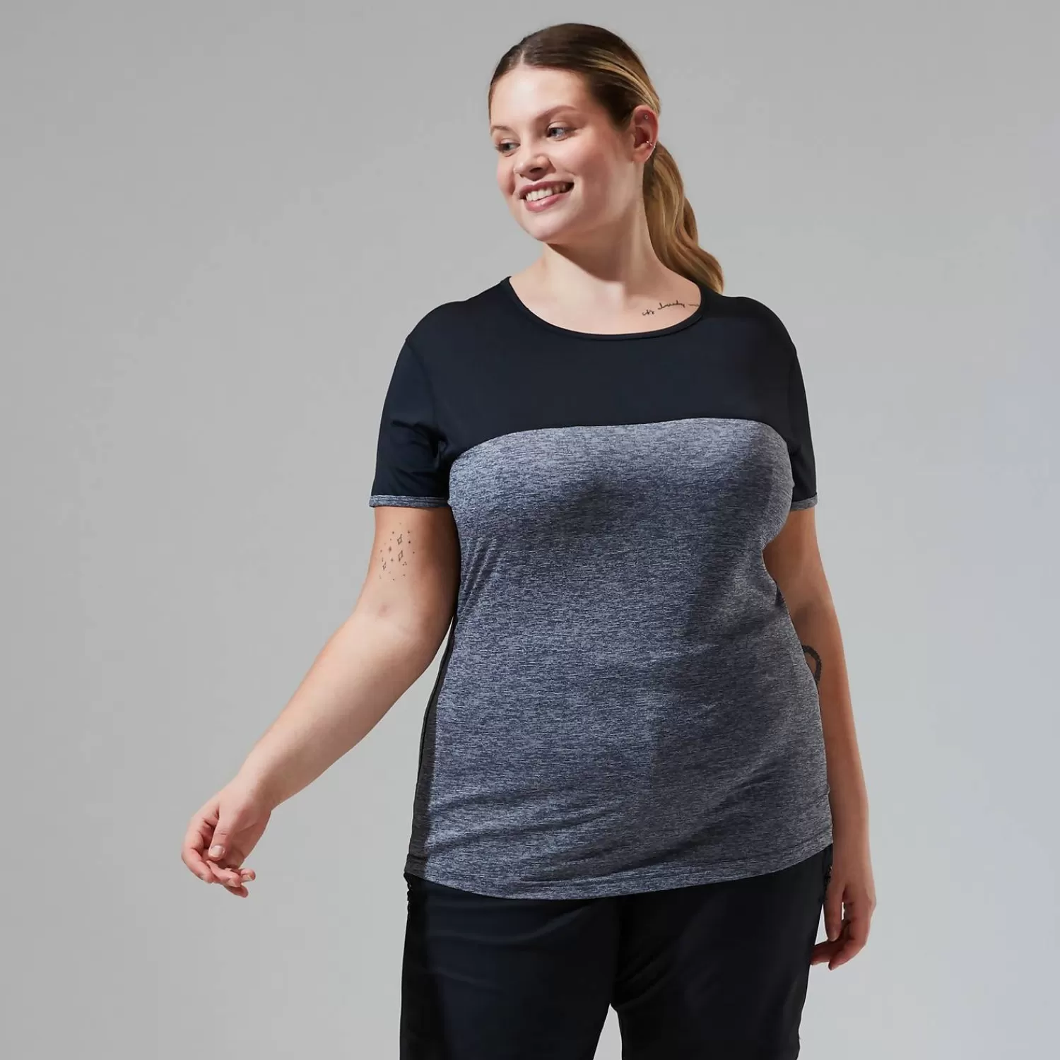 Berghaus Baselayer-Short Sleeve Voyager Tech T-Shirt für Damen - Dunkelgrau/Schwarz Dark Grey/Black